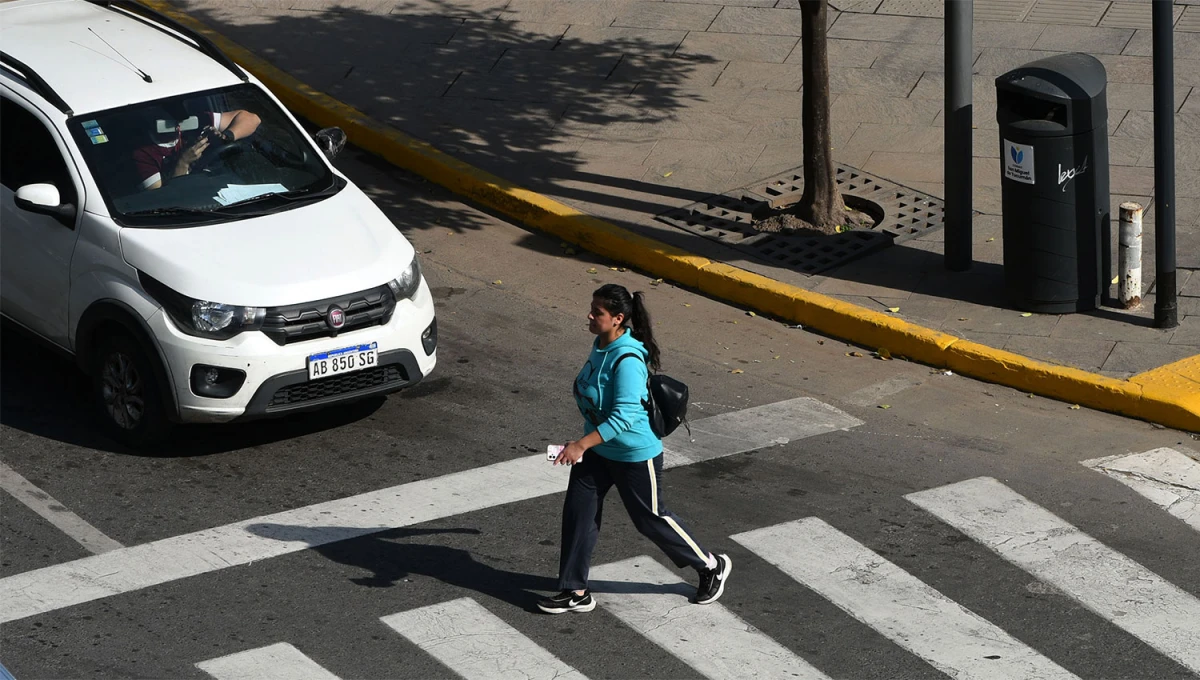 VARIABLE. Se espera que la nubosidad ascienda y descienda a lo largo de la jornada, dejando algunos lapsos soleados sobre Tucumán.