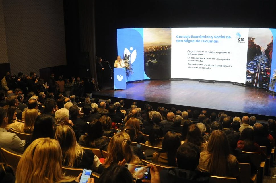 PRESENTACIÓN OFICIAL. El Consejo Económico y Social tiene previsto reunir a sus consejeros una vez al mes. 