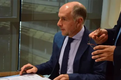 Bares podrían tener indicaciones sobre cómo realizar una maniobra para salvar vidas