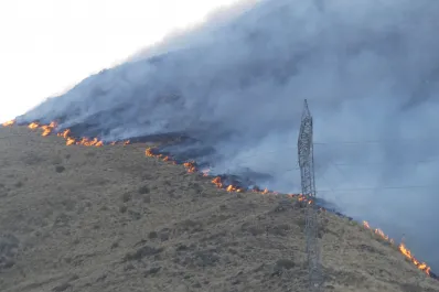 Tafí del Valle: controlaron el fuego que ponía en riesgo la planta eléctrica