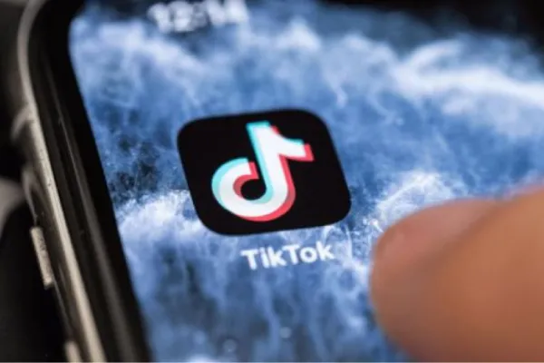 Abren un concurso de músicos latinos de la Gen Z en Tiktok para crear una banda: cómo participar