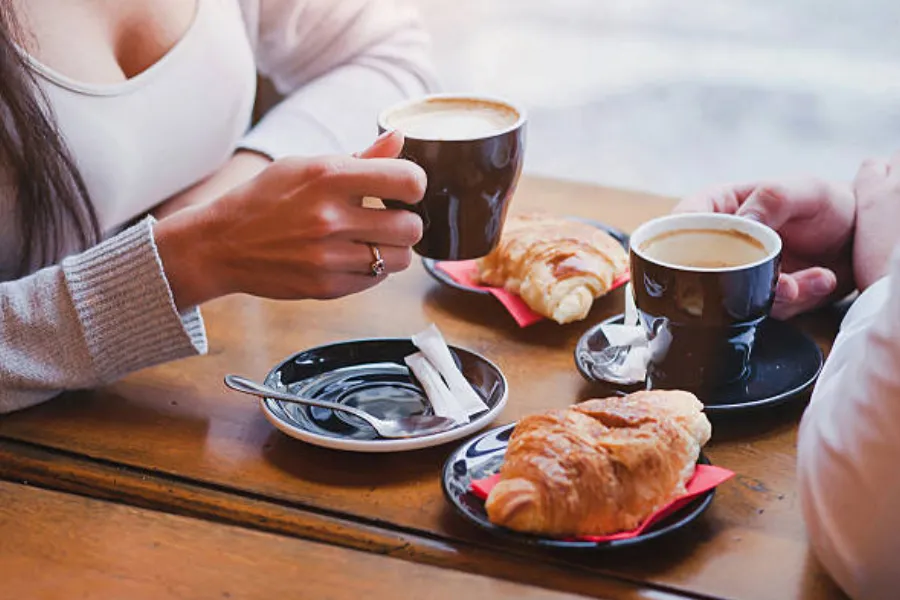 A que hora deberíamos cenar y desayunar para evitar la diabetes, según la ciencia