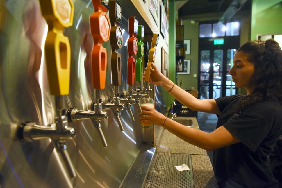 VIDEO. Día Internacional de la Cerveza: con o sin espuma, se celebra el encuentro