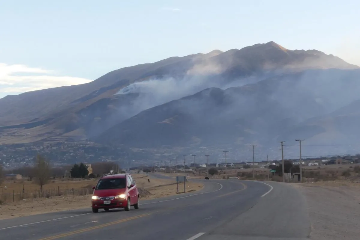 Controlaron el fuego en Tafí del Valle. Foto La Gaceta