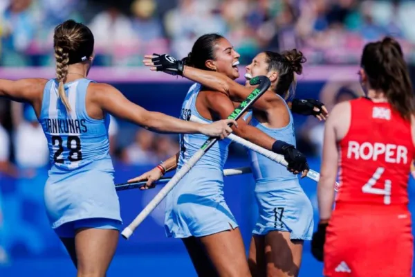 Las Leonas ganaron y jugarán por los cuartos de final el lunes con rival a definir