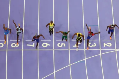 Una definición de película en los Juegos Olímpicos: llegó segundo pero salió primero en 100 metros