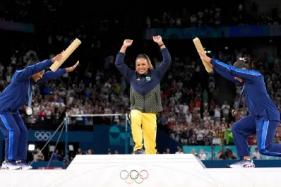 ¿Por qué las gimnastas Simone Biles y Jorden Chiles le hicieron reverencia a la brasileña Rebeca Andrade?