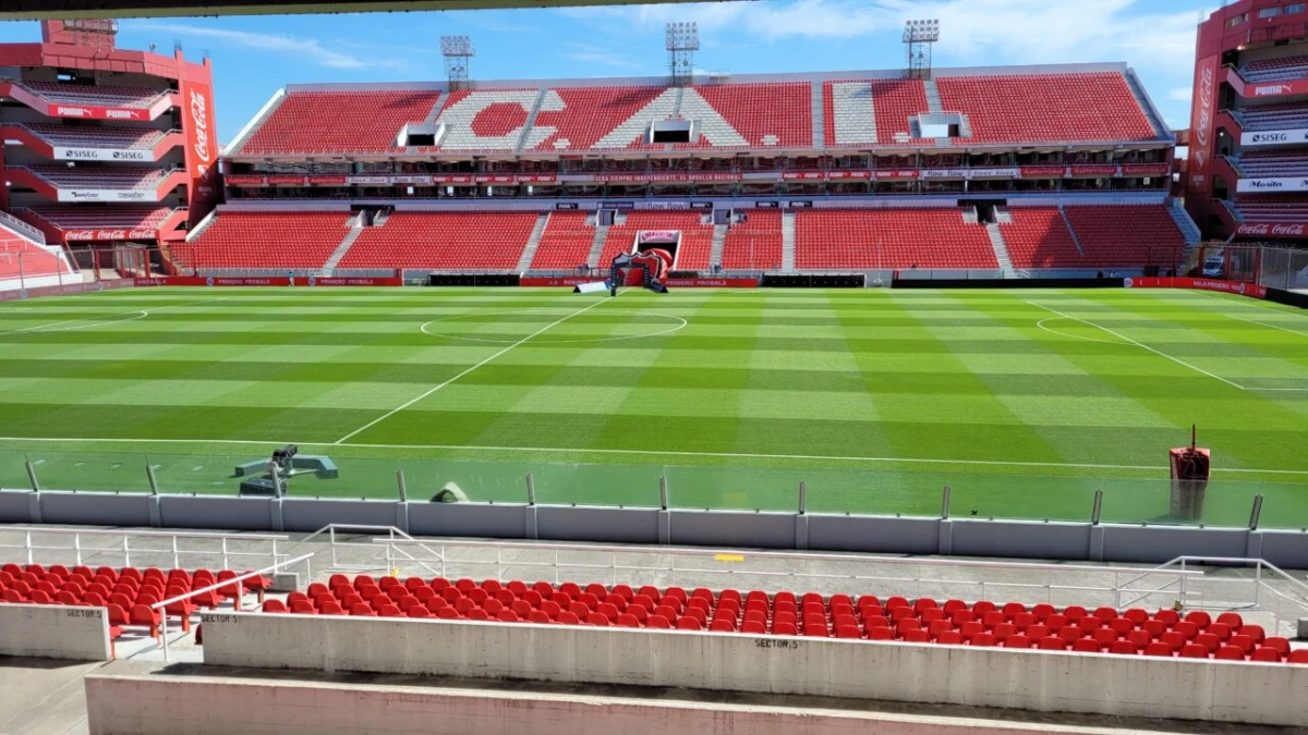 Impactante: una tribuna del estadio de Independiente sufrió un desplazamiento