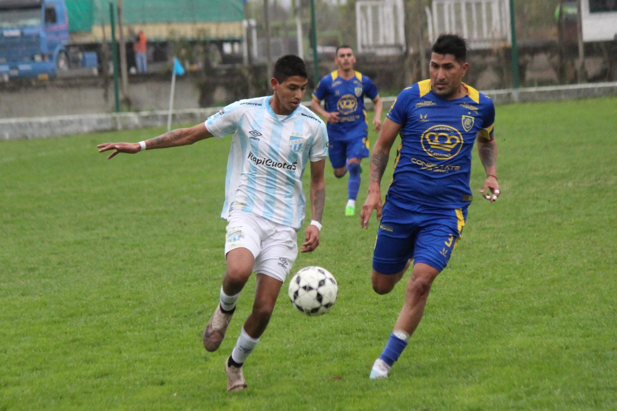 FRICCIONADO. El duelo entre Atlético Tucumán y Azucarera Argentina tuvo seis expulsados. 