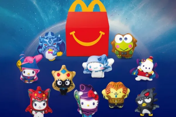 La nueva cajita feliz de McDonalds inunda las redes de Hello Kitty y Yu-Gi-Oh!