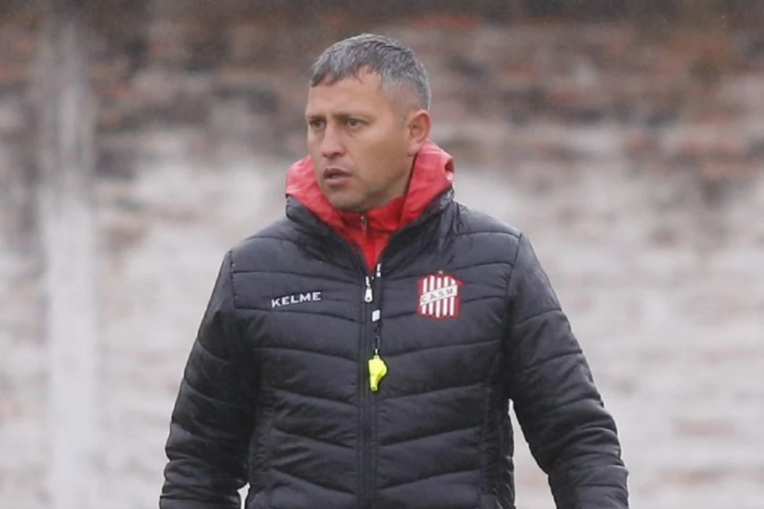 ENFOCADO. Diego Flores apunta los trabajos al partido del domingo contra Chacarita.