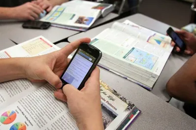 Una escuela de Yerba Buena prohibirá el uso del celular