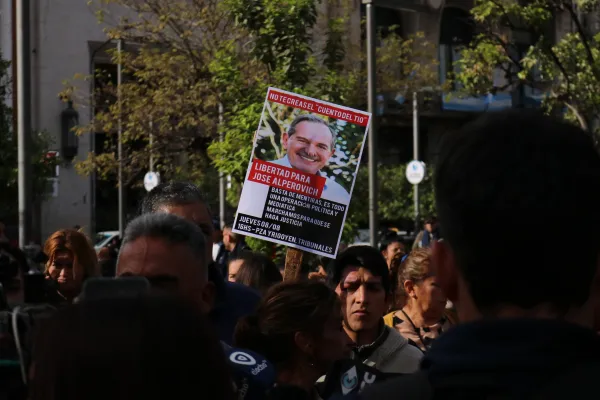 Un grupo de personas salió a la calle para pedir la libertad de José Alperovich
