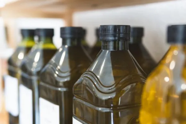 La Anmat prohibió la venta de dos aceites de oliva por considerarlos peligrosos para la salud