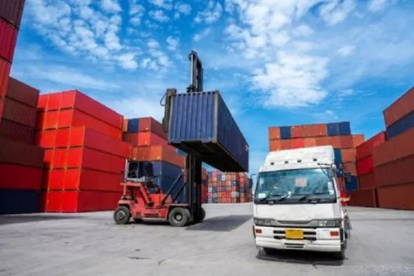 La balanza comercial de Argentina registró un superávit récord en el primer semestre