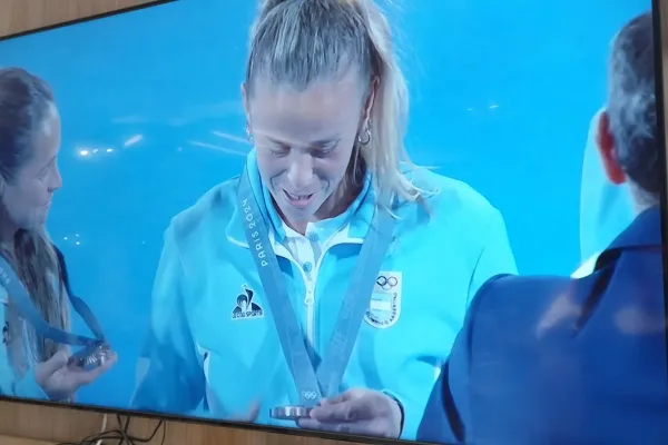 Vicky Sauze Valdez ya tiene la medalla olímpica en el cuello