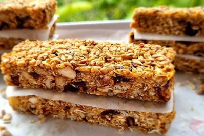 El snack perfecto: cómo preparar tus barritas energéticas de avena