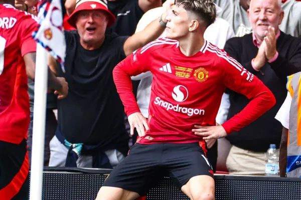 El golazo de Garnacho para Manchester United ante Manchester City