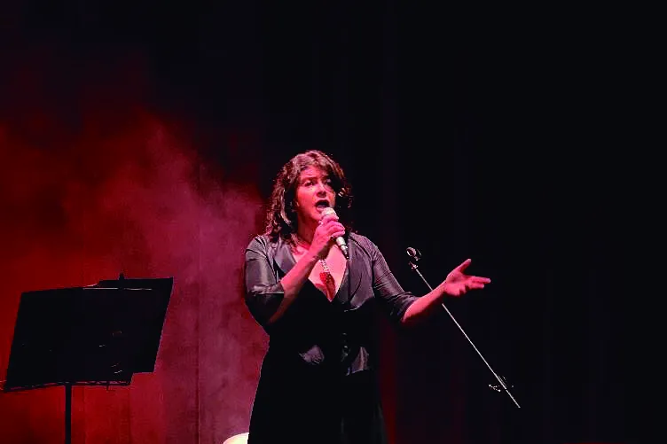 UNA VOZ EMOCIONADA. Mariela Acotto asegura que canta con todo el cuerpo, como lo mostrará esta tarde.