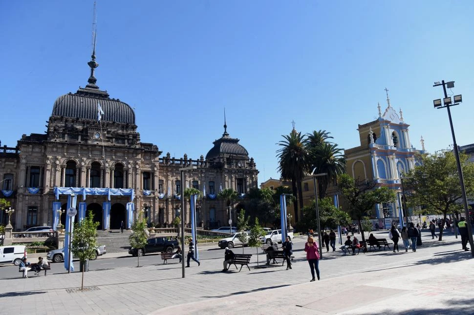 SOBRESALTOS. En la Casa de Gobierno replicaron el planteo de ex intendentes acerca de la discrecionalidad en el envío de fondos a los municipios. LA GACETA / FOTO DE ANALIA JARAMILLO