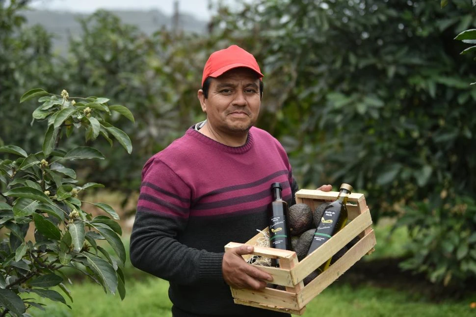 Baigorria exhibe la materia prima y el producto terminado.  la gaceta / fotos de inés quinteros orio