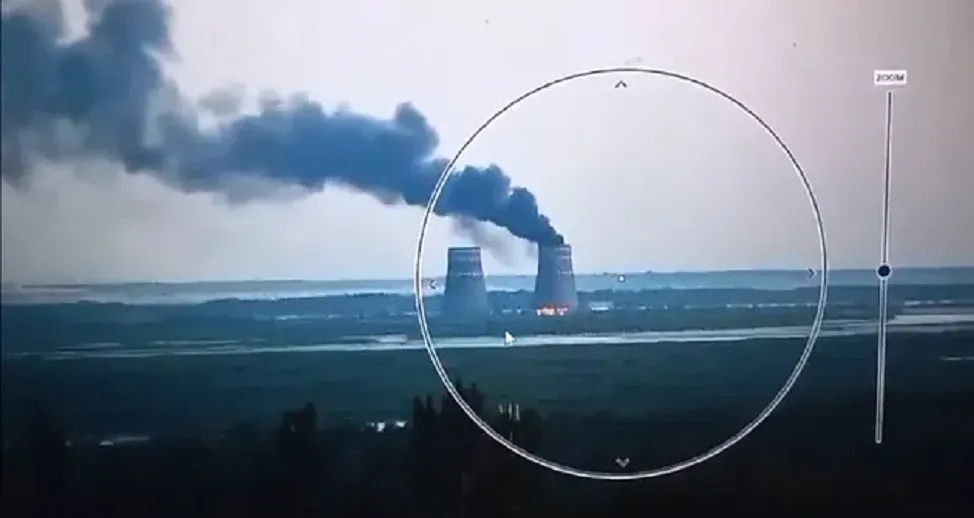 Ucrania asegura que Rusia provocó un incendio en la central nuclear de Zaporiyia