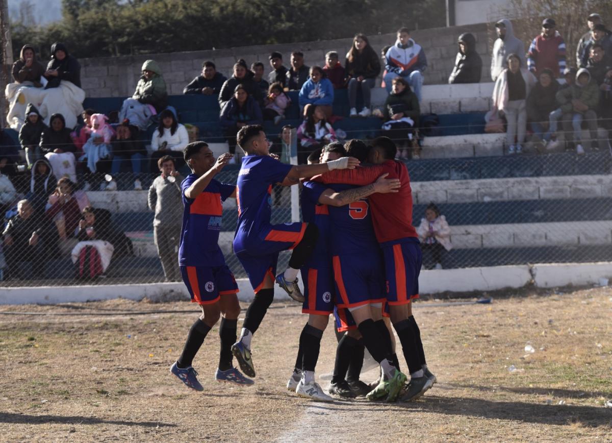 FESTEJO. Los jugadores de 