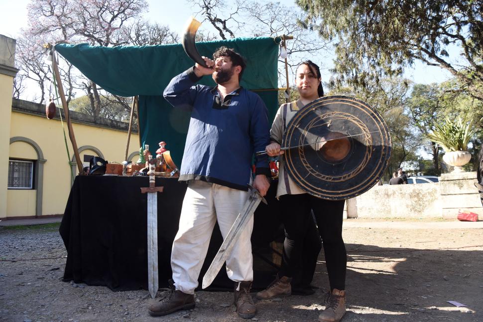 AMOR NÓRDICO. Luis y Maura homenajean a esta cultura con su stand.