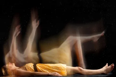 ¿Qué significa sentir que te caes al vacío mientras dormís?