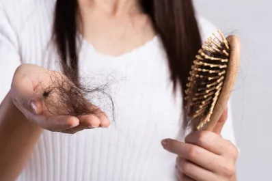 La enfermedad silenciosa que puede causar pérdida de cabello