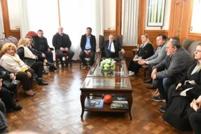 Jaldo recibió en la Casa de Gobierno a la Junta Departamental Capital del Partido Justicialista