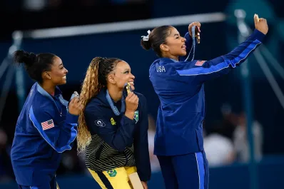 Insólito: la atleta estadounidense que deberá devolver la medalla de bronce