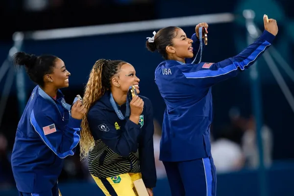 Insólito: la atleta estadounidense que deberá devolver la medalla de bronce