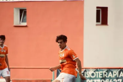 Tras ser engañado por el manager que lo llevó a España, optó por escribir su propia historia y ahora sueña con llegar al fútbol profesional