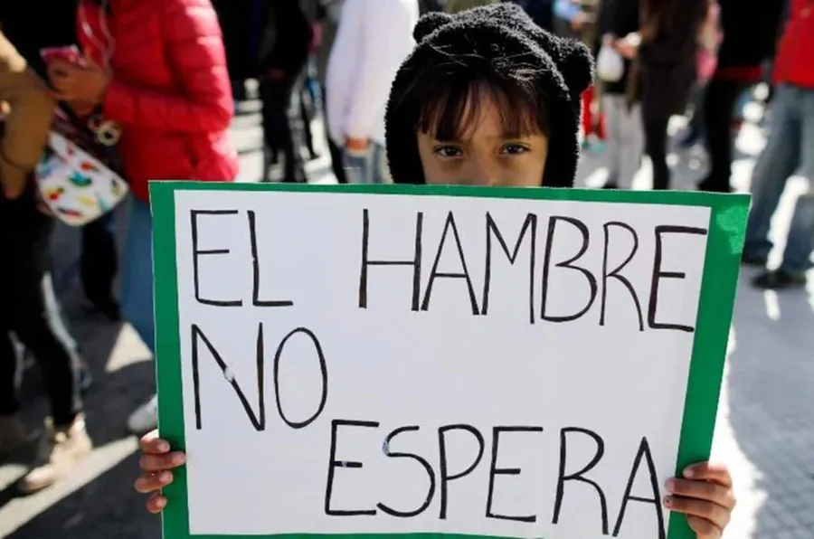 EN ARGENTINA. Muchos chicos que se van a la cama sin poder cenar.