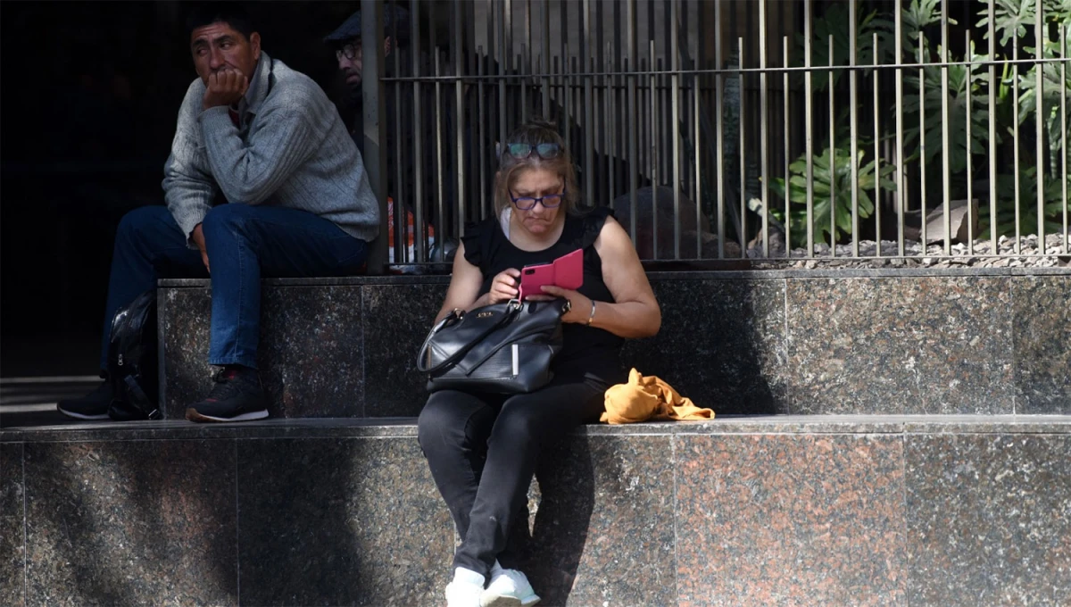 ABRIGOS EN LA MANO. Luego de una mañana fresca la temperatura subirá en toda la provincia.