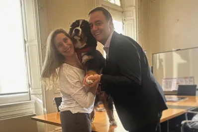 Karina Milei y Manuel Adorni presentaron a Thor, el nuevo integrante de la Casa Rosada