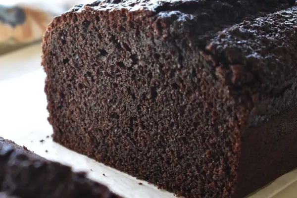 Budín cremoso de chocolate con tan sólo dos ingredientes, sin harinas, azúcar y bajo en grasas