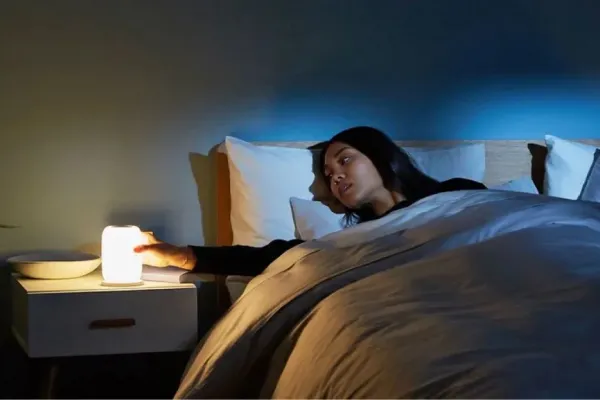 ¿Qué le pasa a nuestro cuerpo cuando dormimos con la luz prendida?