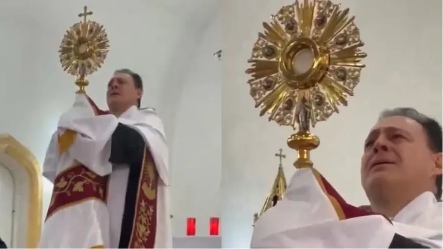 El hecho emocionó al sacerdote y a los fieles presentes.