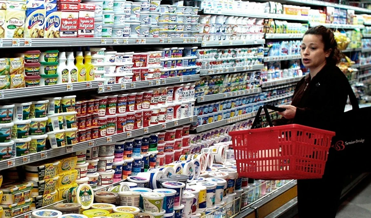 Crisis económica: las ventas en supermercados y autoservicios cayeron 16,1% interanual en julio