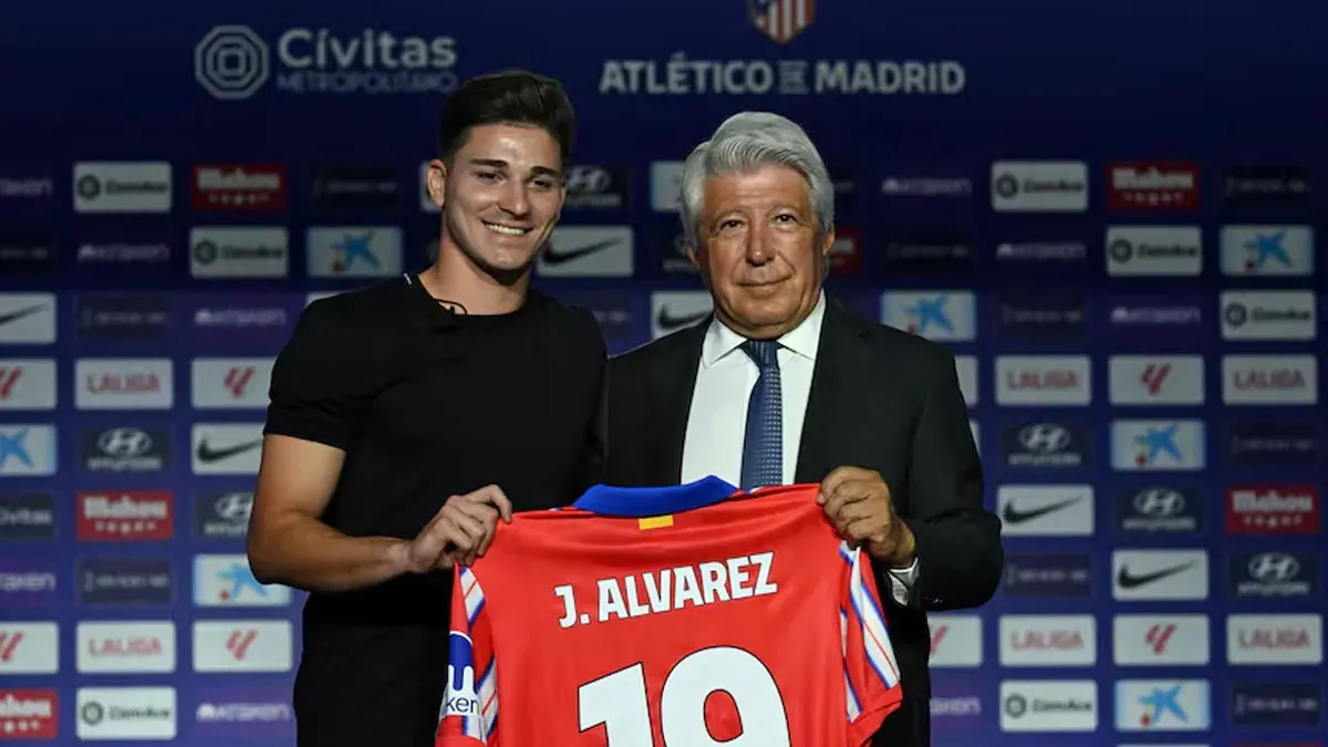 PRESENTACIÓN. En una conferencia de prensa, Julián Álvarez dio a conocer cuáles son sus expectativas para la temporada con el Atlético de Madrid.