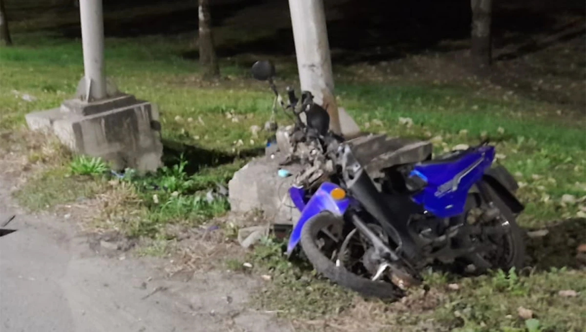 ESTA MAÑANA. Un joven perdió el control de su motocicleta y falleció cerca del barrio UTA II.