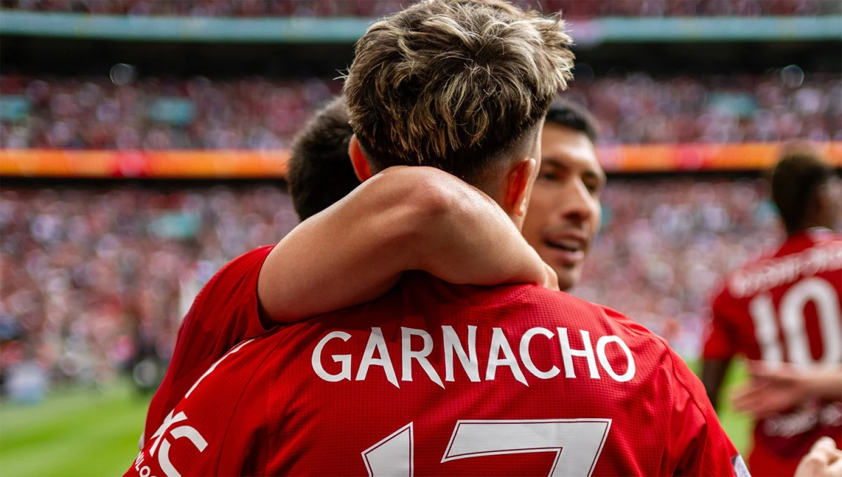 PRIMERA FECHA. Garnacho y Lisandro Martínez estarán en el debut de Manchester United en la Premier League.