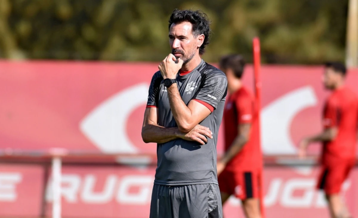 ENTRENANDO. Eduardo Domínguez DT de Estudiantes. 