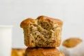 Muffins de banana saludables con tan solo tres ingredientes, una receta sin harinas, aceites ni azúcar
