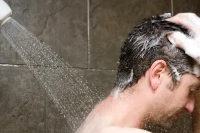 ¿Es mejor ducharse por la mañana o por la noche? Qué dice la ciencia