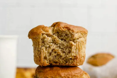 Muffins de banana saludables con tan solo tres ingredientes, una receta sin harinas, aceites ni azúcar
