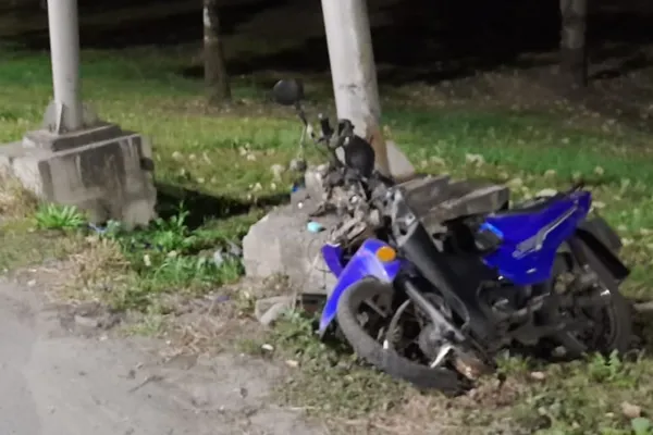 Un hombre murió al estrellarse contra una columna en la autopista a Tafí Viejo