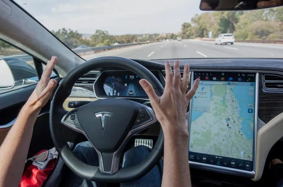 Tecnología en el auto: los usuarios aún quieren estar al volante